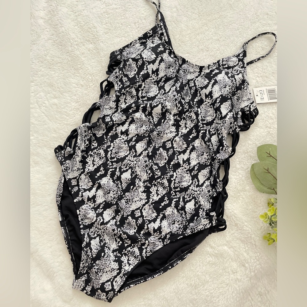 NWT Ibiza Swimwear One Piece Overlapping Sides Snake Skin Printed Swimsuit Sz S